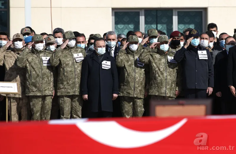 Türkiye Bitlis'te şehit düşen kahramanlarına veda ediyor! Bu acının tarifi yok 14