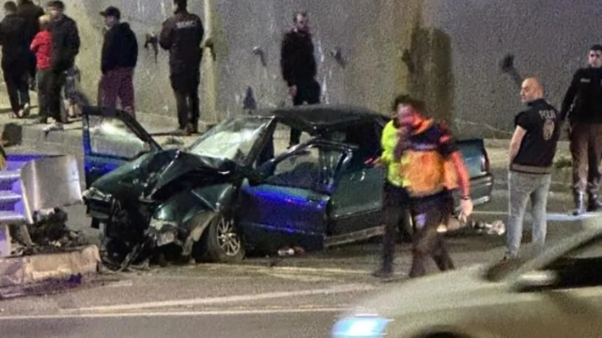 Zonguldak'ta feci kaza! Refüje çarpan araçta 1'i ağır 4 yaralı