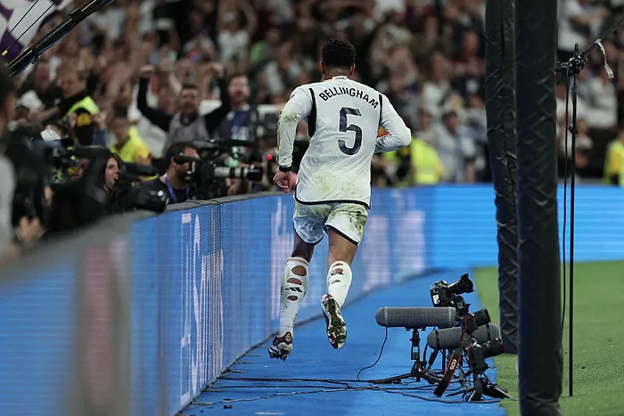 el-clasicoda-futbol-ziyafeti-jude-bellingham-uzatmalarda-fisi-cekti-1713733987807.jpg El Clasico'da futbol ziyafeti! Jude Bellingham uzatmalarda fişi çekti - 8