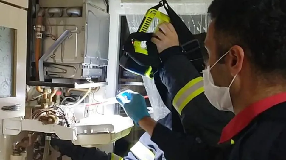 Kombide sincap avı! İtfaiye böyle çıkardı |Video