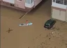 İzmir sele teslim! Vatandaşlar apartmanına kanoyla ulaştı