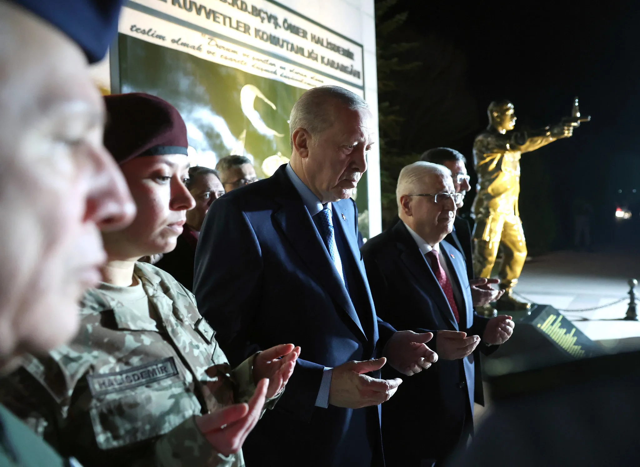 Başkan Erdoğan’dan şehit Ömer Halisdemir anıtına anlamlı ziyaret