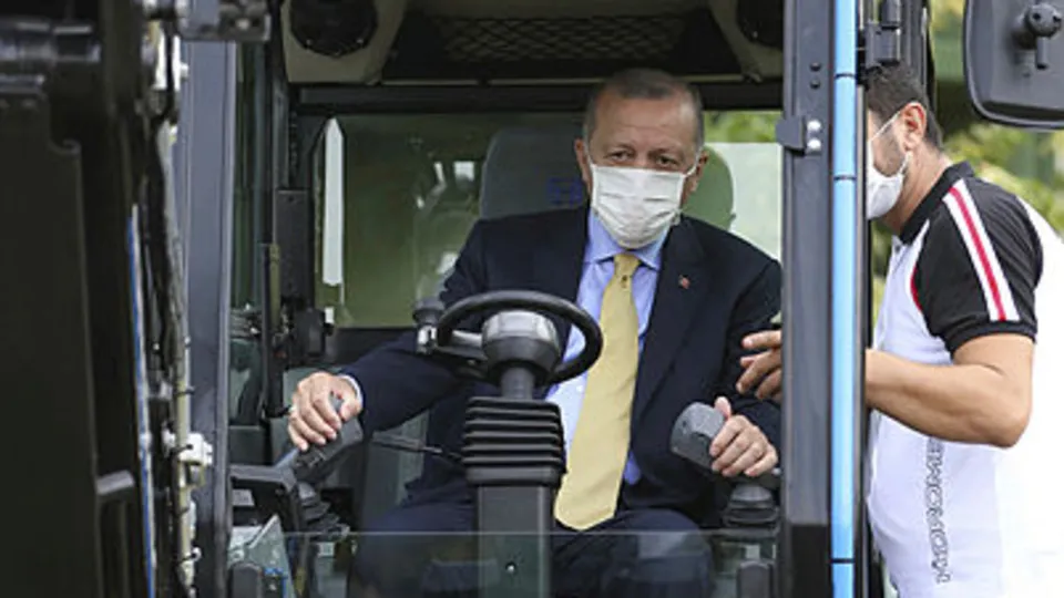 Başkan Erdoğan'ın test ettiği elektrikli yerli ekskavatör 2022'de satışta olacak
