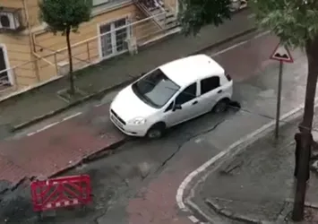 Son dakika | İSKİ Avcılar'da vatandaşın başına dert oldu! Çalışma yapılan yol 20 günde 4 kez çöktü