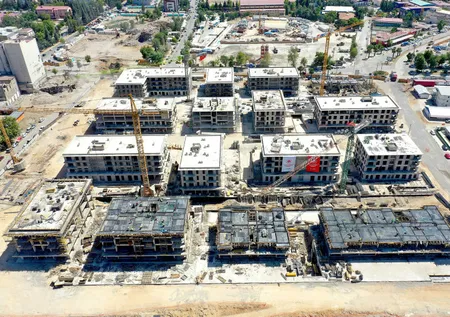 "Kahramanmaraş'ın kalbi"ndeki inşaatlar hızla yükseliyor!