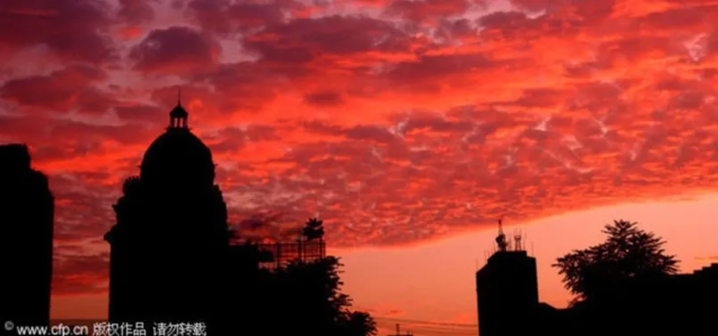 Çin'de gökyüzü neden kırmızı oldu? Gökyüzü neden kırmızı olur? Meteoroloji'den son dakika açıklaması