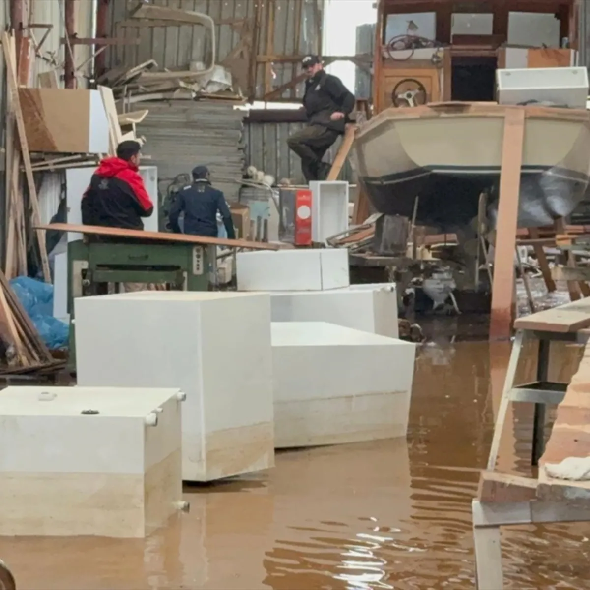 Türkiye sağanak esaretinde! Yollar çöktü cadde ve sokaklar sular altında kaldı