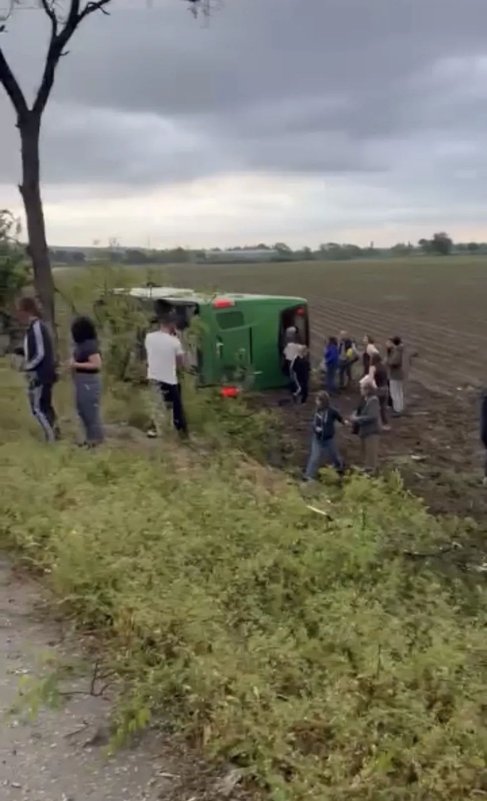 Çanakkale’de yolcu otobüsü devrildi: Biga’daki kazada çok sayıda kişi yaralandı - 1