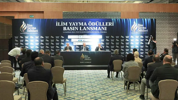 ilim-yayma-vakfi-mutevelli-heyeti-baskani-bilal-erdogan-amacimiz-turkiyedeki-akademik-calismanin-kalitesinin-a-1686753613650.jpg İlim Yayma Vakfı Mütevelli Heyeti Başkanı Bilal Erdoğan: Amacımız Türkiye'deki akademik çalışmanın kalitesinin artırılması