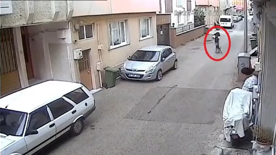 Başıboş köpek dehşet saçtı! Kursa giden küçük kızı böyle ısırdı! O anlar kamerada
