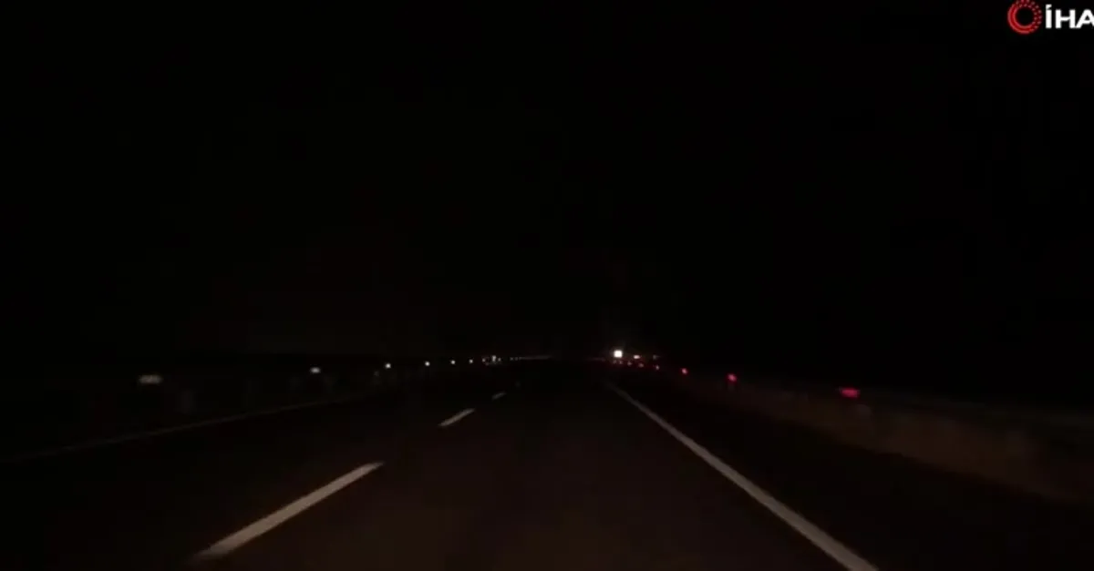 Kars'ta gökyüzü şimşeklerle aydınlandı