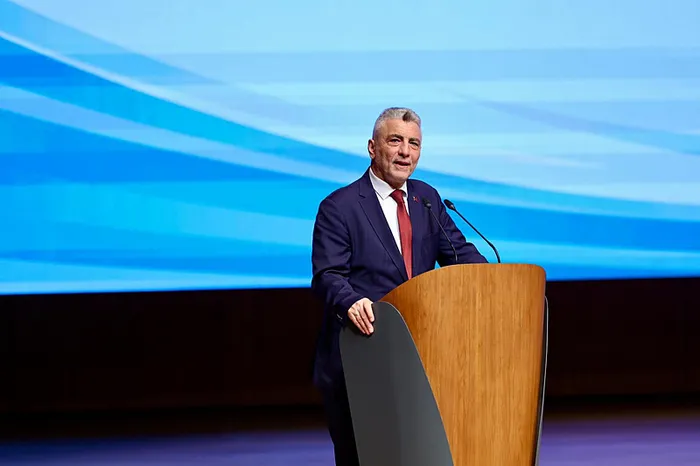 ticaret-bakani-omer-bolattan-piyasalara-mesaj-rezervler-guclu-temel-mallarda-fiyat-istikrari-saglanmistir-1766565999225.jpeg Ticaret Bakanı Ömer Bolat (AA)