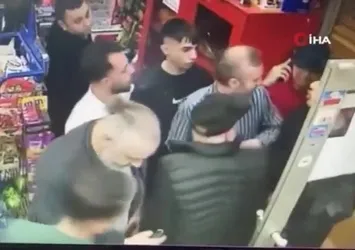 Fatih'te bakkalda sopalı dayak kamerada