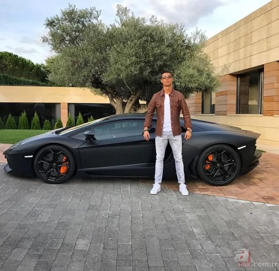 Cristiano Ronaldo'nun servetine bakın! 168 Ferrari, 1 ülke, 50 ada... O paraya aldıklarına inanamayacaksınız! 14