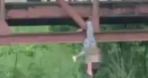 O ülkede vahşet! Köprüde asılı halde bulundu