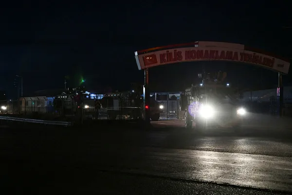 teror-orgutu-pkkypgden-gaziantepe-roket-saldirisi-4-roket-bos-alana-isabet-etti-1668971758445.jpg PKK/YPG'den Karkamış'a saldırı! Atılan roket lise, iki ev ile bir TIR'a isabet etti | Biri çocuk biri öğretmen 3 kişi şehit oldu - 15