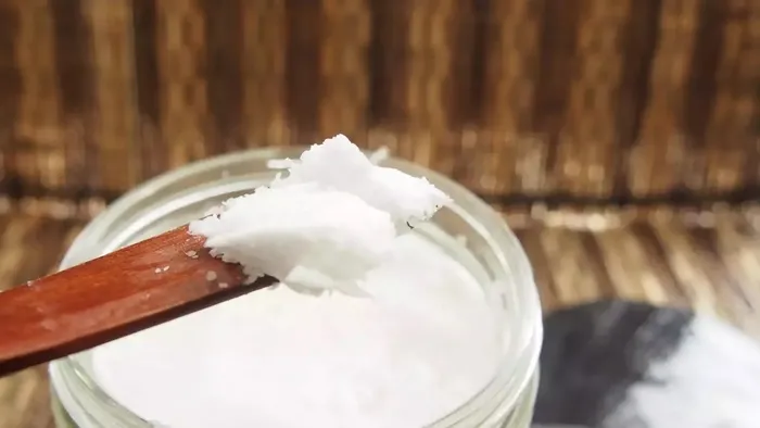 Parlak saçların sırrı: Hindistan cevizi yağı nasıl kullanılır?