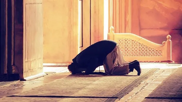 Arefe günü tesbih namazı! Arefe gününde kılınacak tesbih namazı kaç rekat nasıl kılınır? Arefe namazı için detaylar...