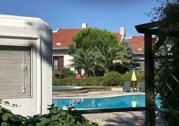 Son dakika: Ünlü iş adamı, karısını vurup intihar etti