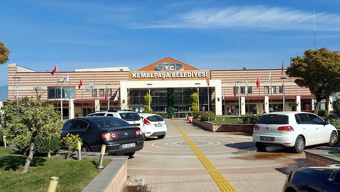 Son dakika: CHP'li Kemalpaşa Belediyesine rüşvet operasyonu: 11 gözaltı - 2