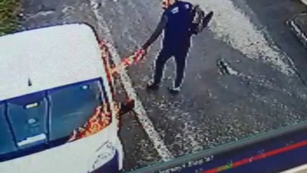 Son dakika: Sultangazi'de annesini benzinle yakmaya çalışan şüpheli tutuklandı - 3