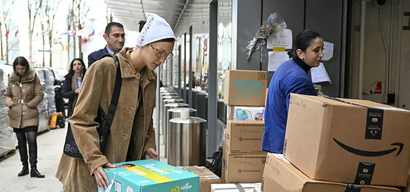 ABD'li ünlü model Bella Hadid'ten Türkiye'ye deprem yardımı! Türkevi'ne kolileri bizzat taşıdı