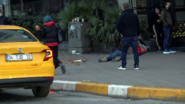 Taksim’de bayılma numarasıyla duygu sömürüsü kamerada! Ekipler ceza kesti - 6