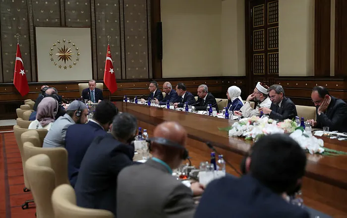 baskan-erdogan-abd-ve-kanadali-musluman-kanaat-onderlerini-agirladi-1653514464856.jpg Başkan Erdoğan, ABD ve Kanadalı Müslüman kanaat önderlerini ağırladı - 2