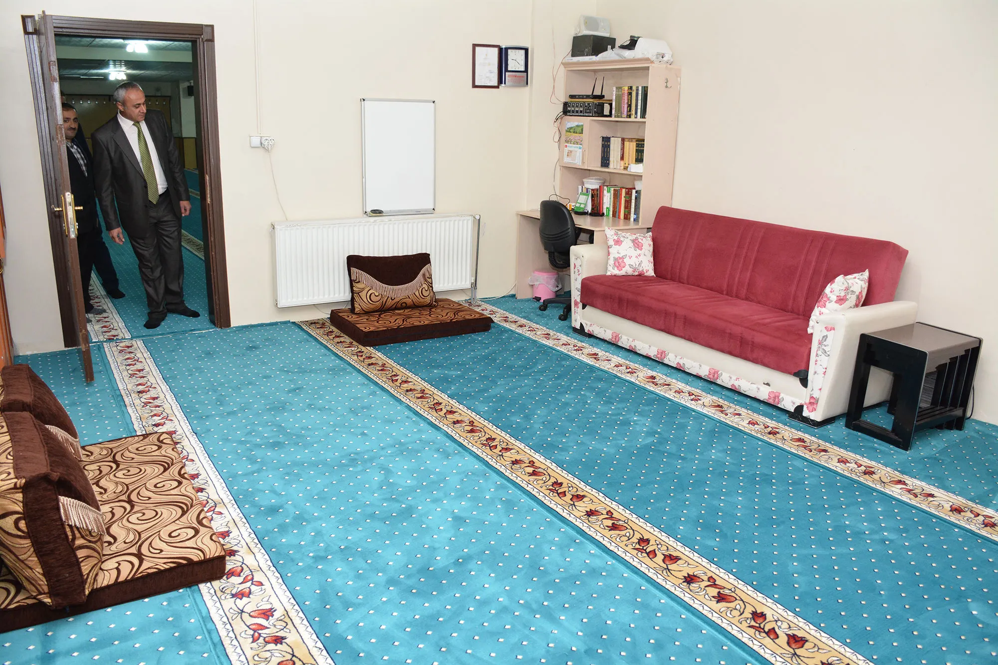 Hakkari Belediyesi'ndeki mescit ibadete açıldı - 1