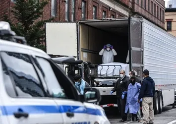 ABD'de skandal! Koronavirüsten ölenlerin cesetleri kamyonlarda bekliyor