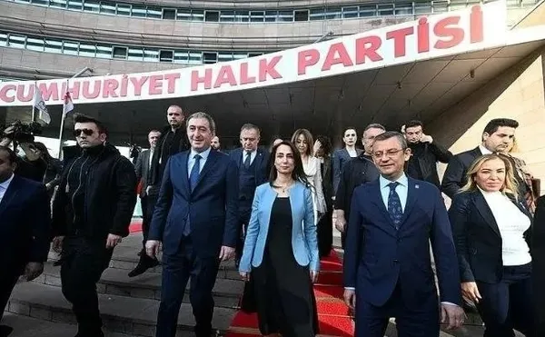 DEM’li Tülay Hatimoğulları bebek katili Abdullah Öcalan’a özgürlük nidaları attı! Skandal kürdistan çıkışı...