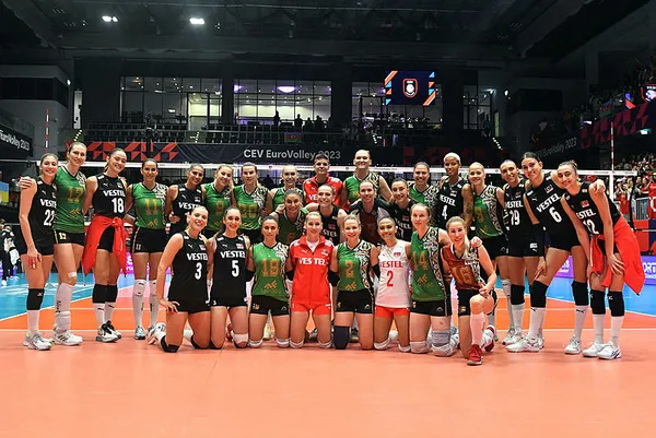 a-milli-kadin-voleybol-takimi-azerbaycani-yendi-1692561188425.jpg A Milli Kadın Voleybol Takımı Azerbaycan'ı yendi - 2