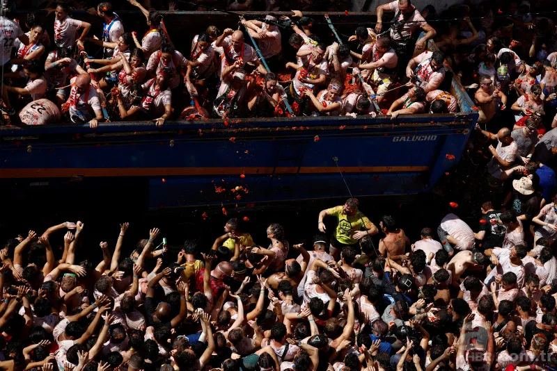 20 bin kişi 130 ton domates: La Tomatina! "Sanki yeniden doğuyoruz" 24