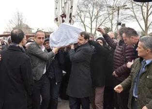 Hazine ve Maliye Bakanı Berat Albayrak İ.Ü. Cerrahpaşa Rektörü Nuri Aydın'ın annesinin cenaze törenine katıldı