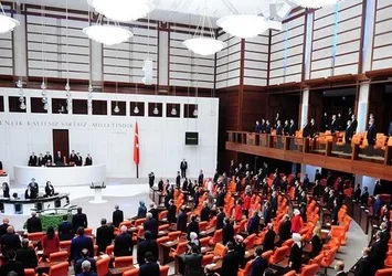 Memur maaşı ve emekli aylıklarını arttıran düzenlemeyi de içeren teklif Bütçe Komisyonu'nda kabul edildi