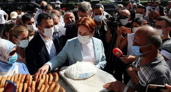 cankirida-iyi-parti-genel-baskani-meral-aksenere-hdp-tepkisi-siz-onlarla-bir-oldunuz-1628008404818.jpg Çankırı'da İYİ Parti Genel Başkanı Meral Akşener'e HDP tepkisi: Siz onlarla bir oldunuz - 2