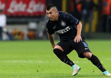 Beşiktaş, Gary Medel'i açıkladı