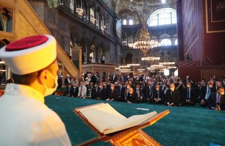 86 yıllık hasret bir cuma vakti vuslata erdi! Ayasofya Camii’nin ibadete açılışının yıl dönümü