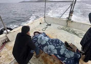 Deniz ambulansı iskeleye yanaşamayınca hasta balıkçı teknesi sevk edildi