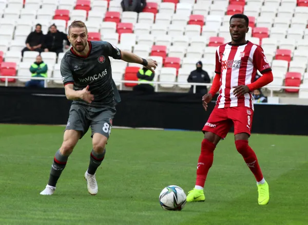 Caner Erkin Beşiktaş'a haber yolladı: Boş sözleşmeye imza atarım - 2