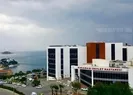 Kuşadasında 5 yıldızlı otelde 30 kişi zehirlenme şüphesiyle hastaneye kaldırıldı