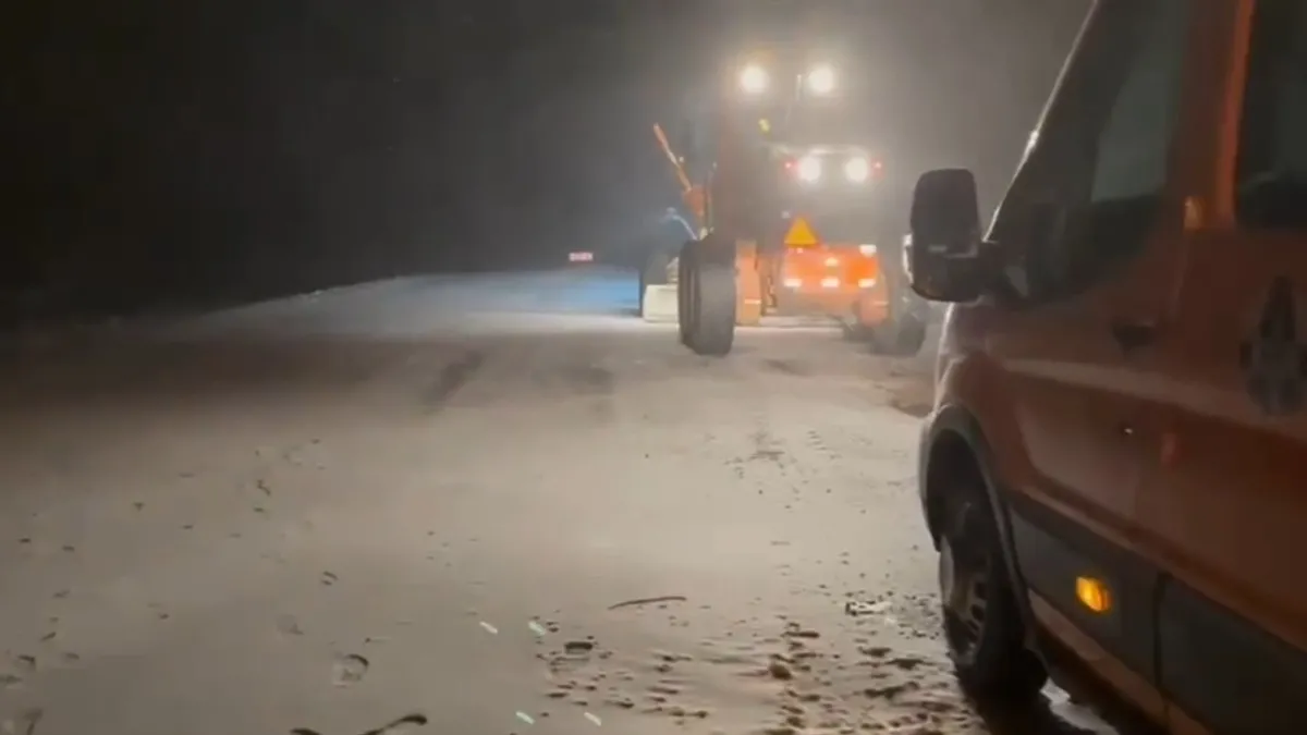 Şanlıurfa'da kar ulaşımı felç etti! Araçlar mahsur kaldı