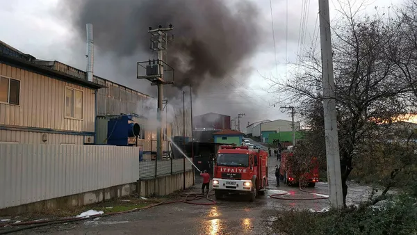 Kocaeli'de korkutan fabrika yangını - 4