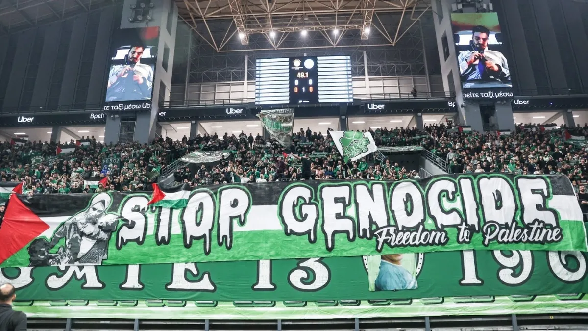Panathinaikos-Maccabi maçında Filistin'e destek: "Soykırımı durdurun" panosu açtılar