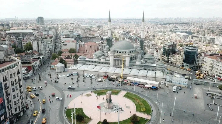 Taksim Camii’nin minareleri tamamen bitti! İşte son görüntüsü