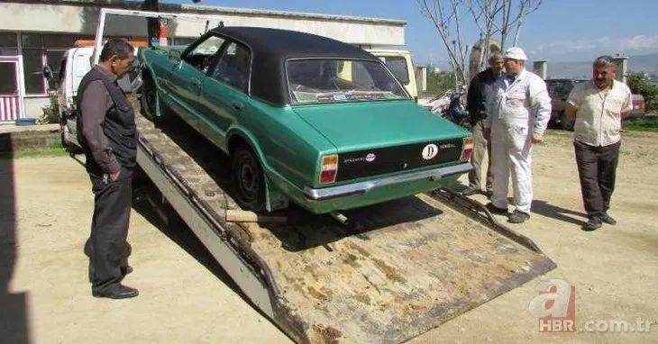 Ford Taunus arabasını yıllar sonra duvarı yıkıp çıkardı! Hayran kaldılar...
