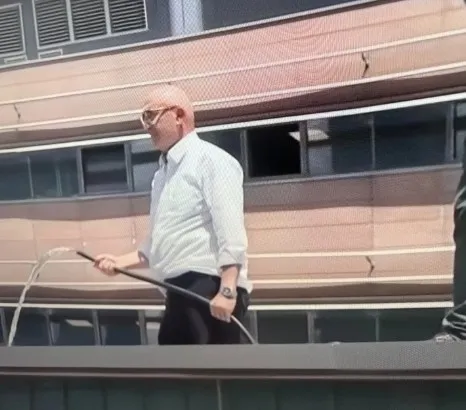 CHP Genel Merkezi'nde skandal görüntüler! Polise yangın tüpü ve taşla saldırıp yerlere deterjan döktüler - 2