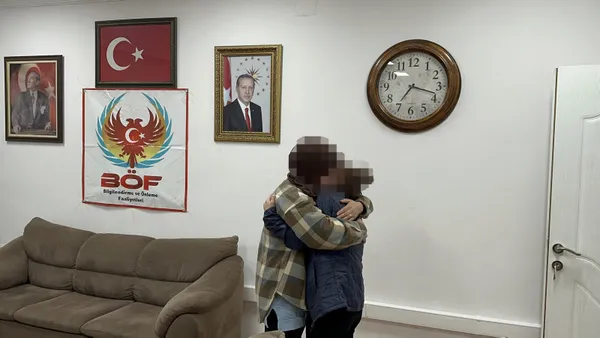 İkna çalışmaları sonucu teslim olan kadın terörist ailesiyle buluştu! Terör örgütü PKK'da yaşanan paniği böyle anlattı - 3