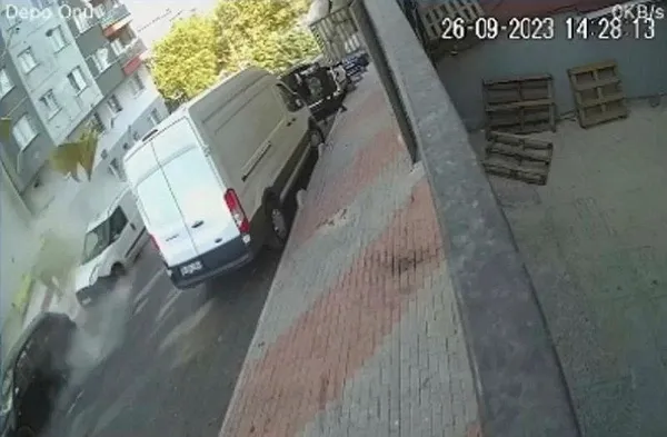 1695736155392.jpeg Esenler'de panik anları! Büyük korku yaşandı! O anlar kamerada - 1