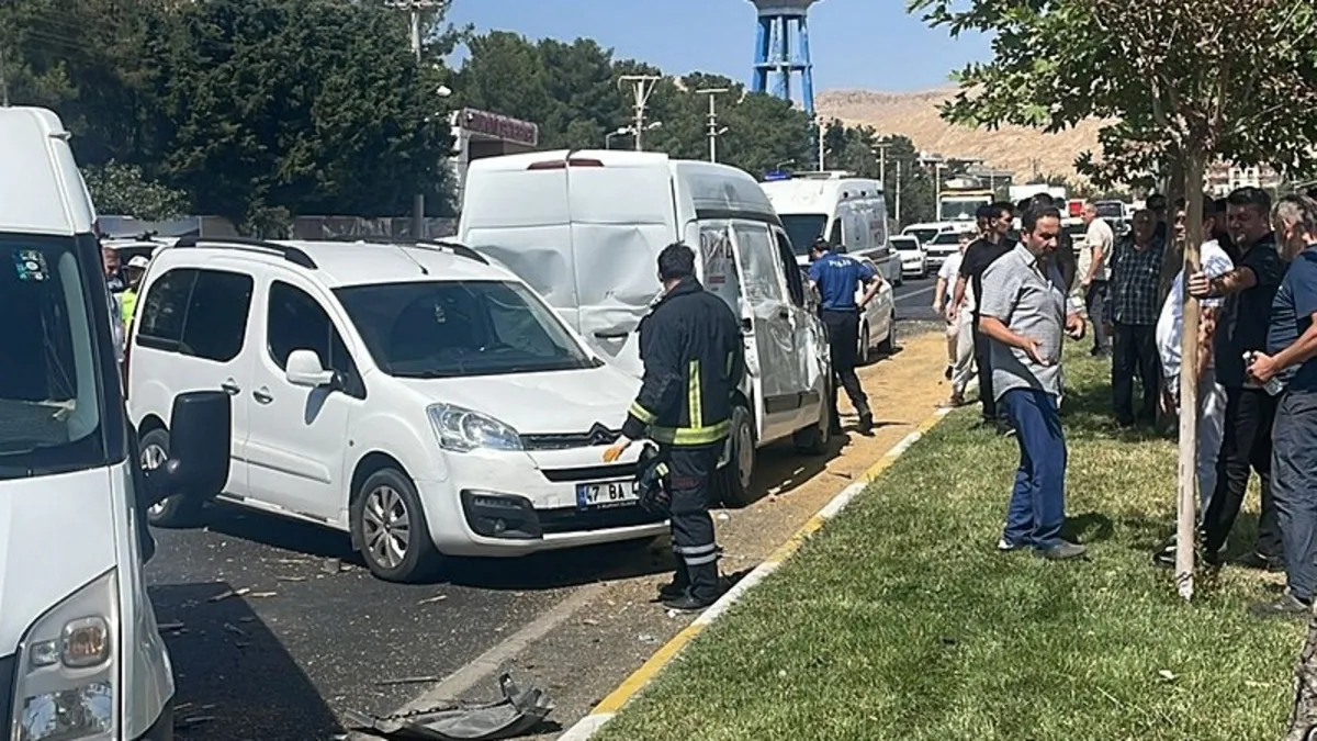 Mardin'de 7 araç zincirleme kazaya karıştı: 3 yaralı